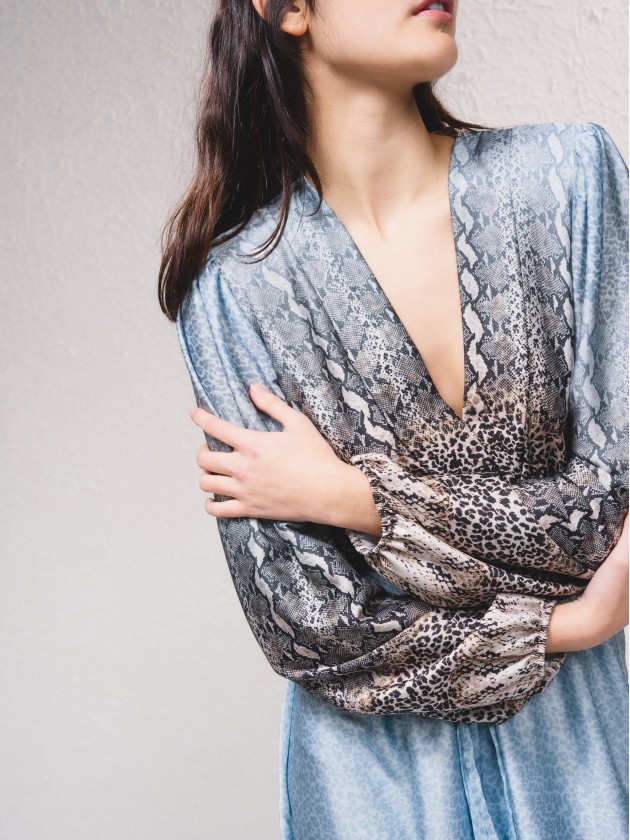 Vestido print animal manga comprida