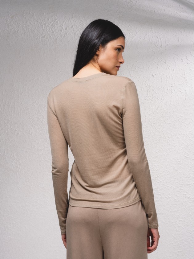 Camisola bsica decote em v