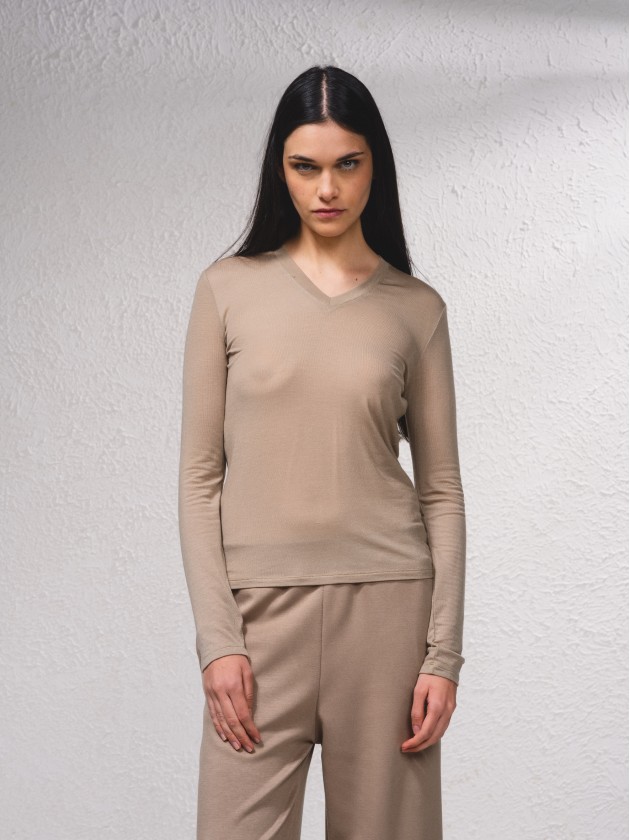 Camisola bsica decote em v