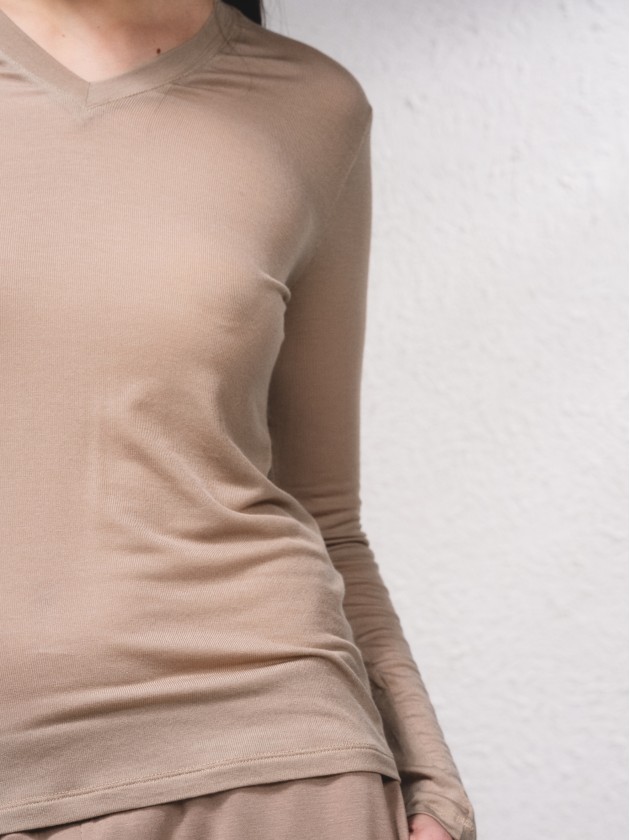 Camisola bsica decote em v