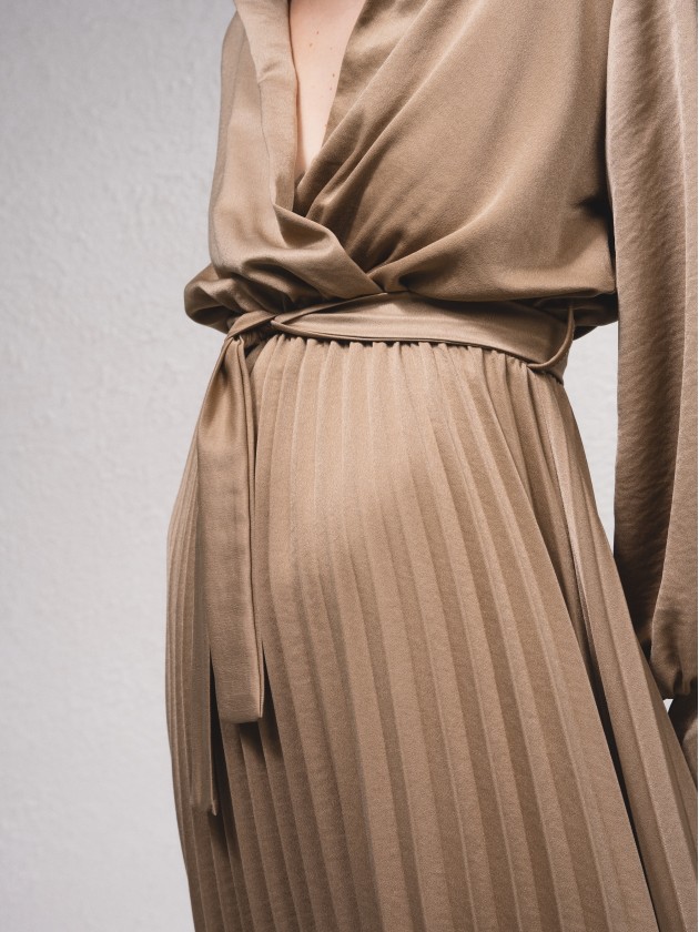 Vestido manga comprida combinado plissado