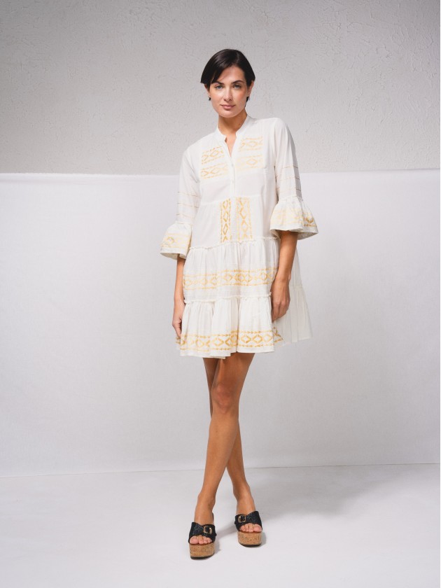 Vestido com detalhes bordados