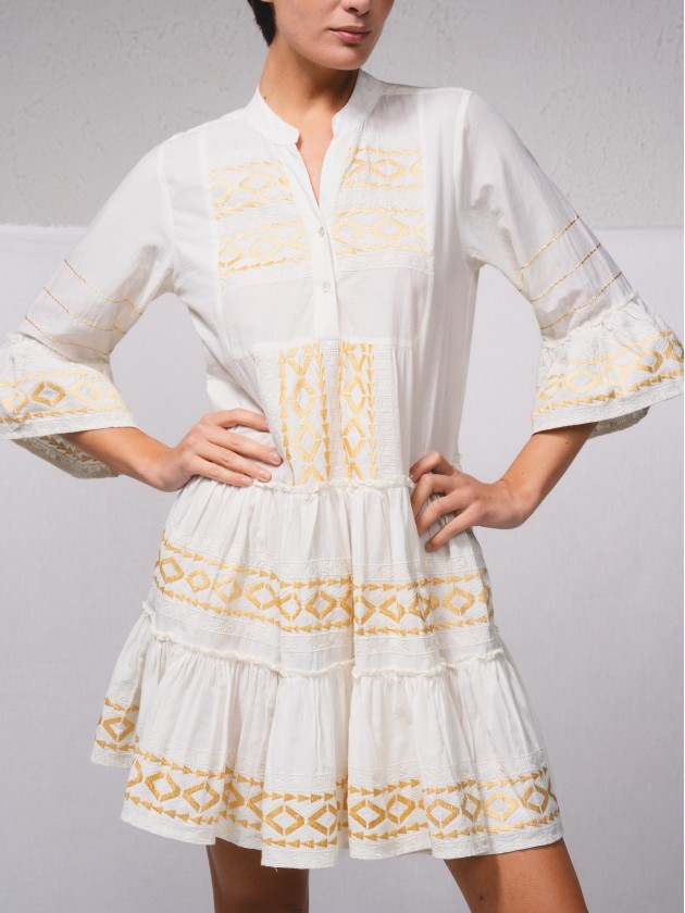 Vestido com detalhes bordados