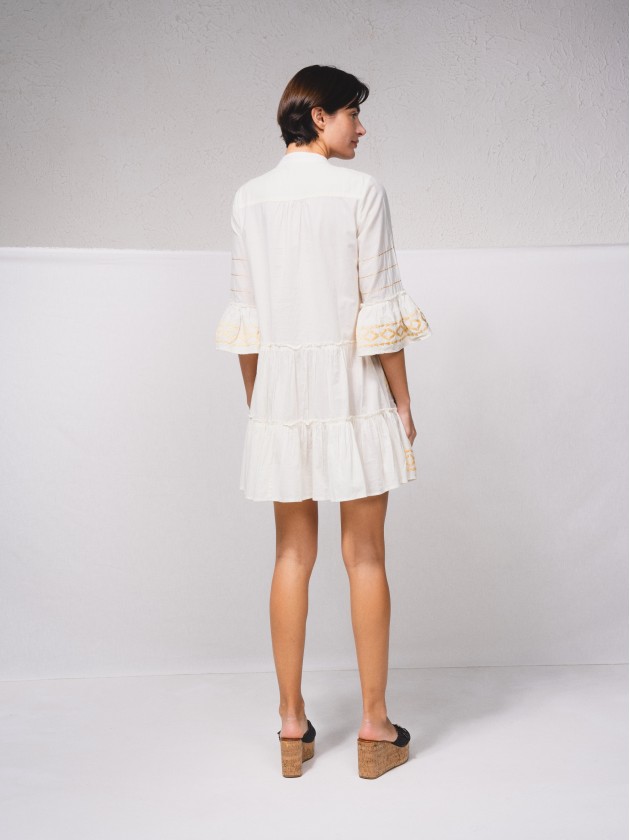 Vestido com detalhes bordados