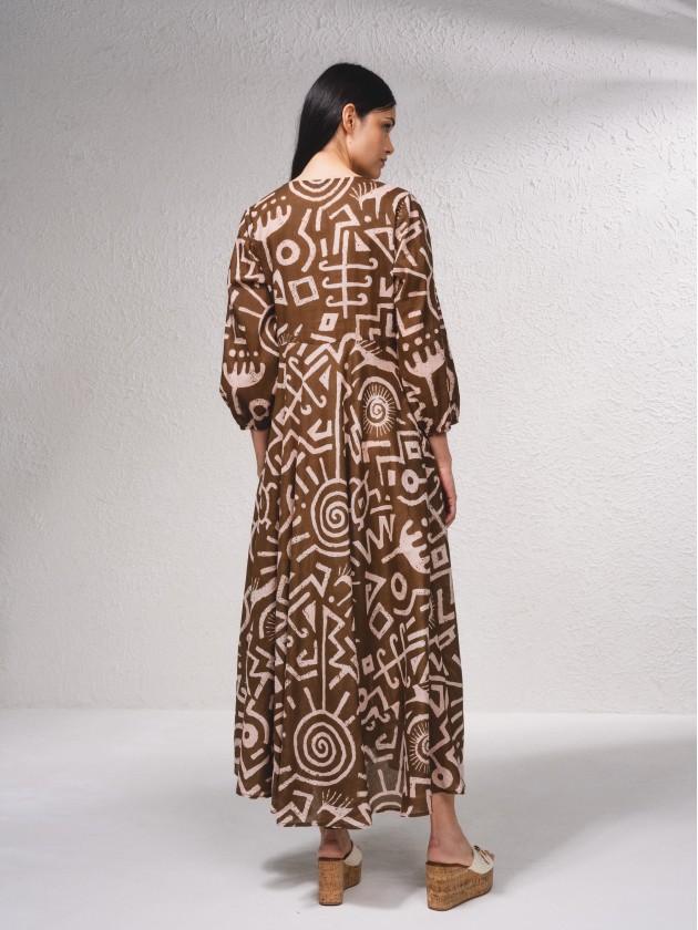 Vestido comprido e fludo