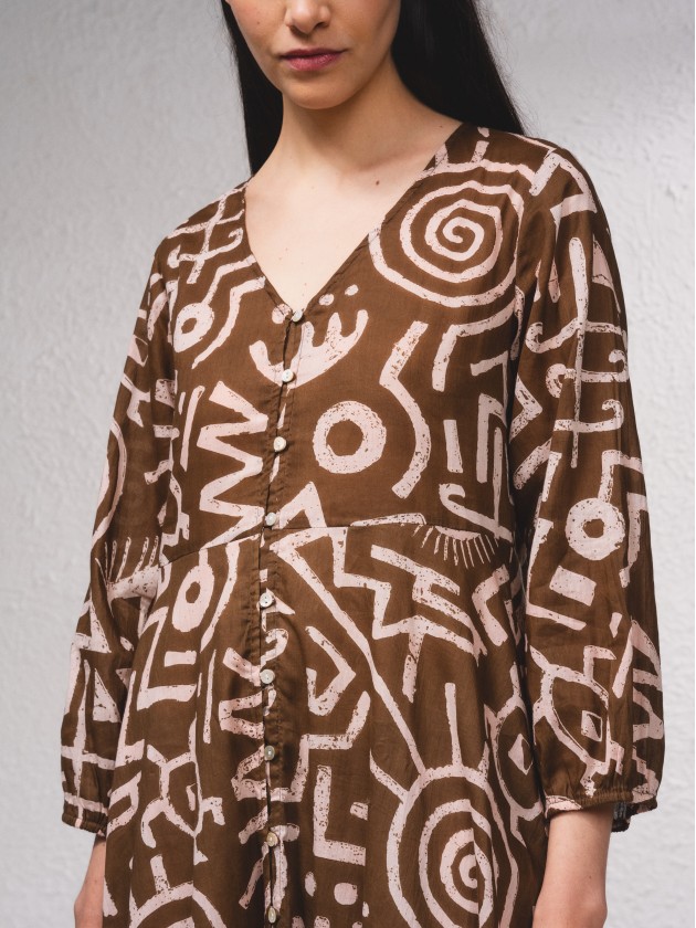 Vestido comprido e fludo