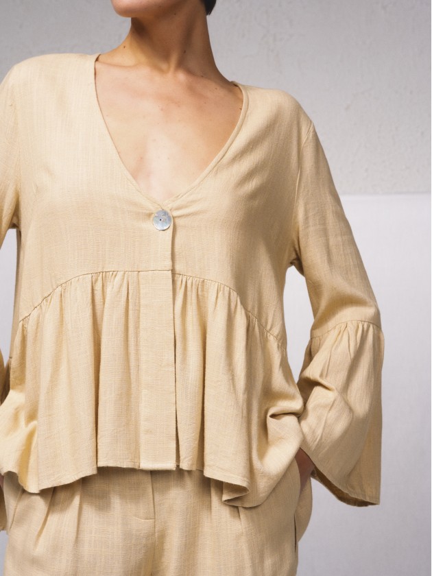 Blusa em mistura de linho com folhos