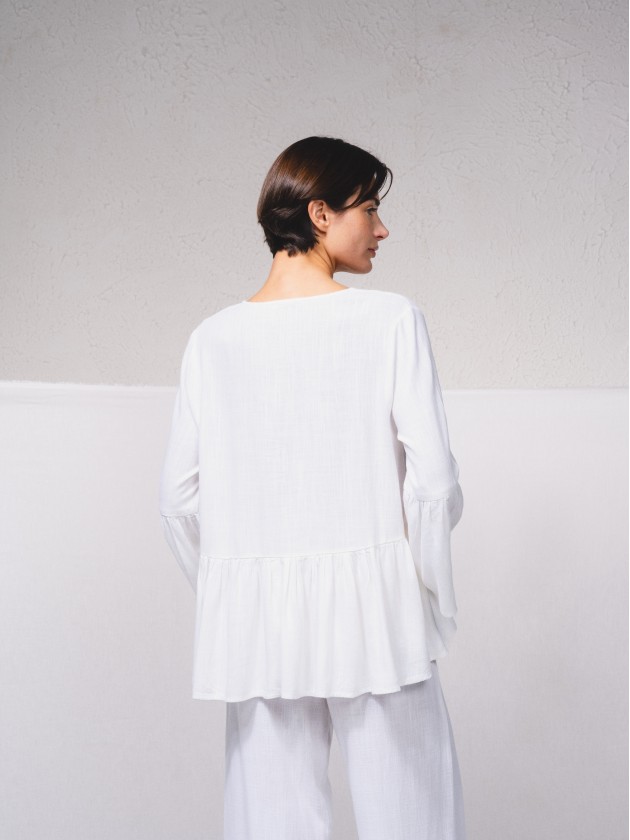 Blusa em mistura de linho com folhos