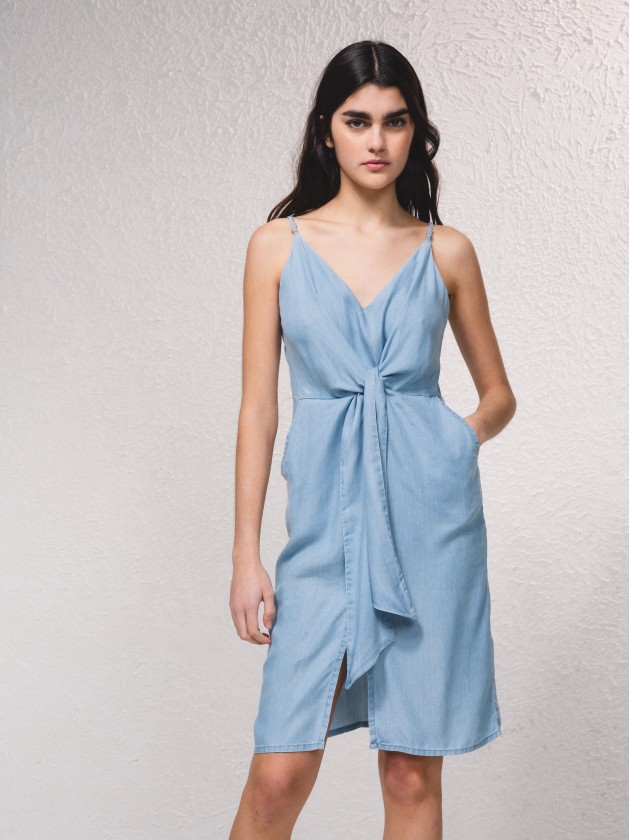 Vestido em tencel com lao