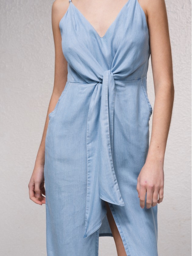 Vestido em tencel com lao