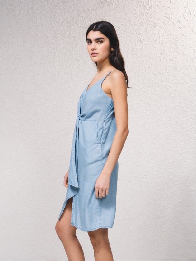 Vestido em tencel com lao