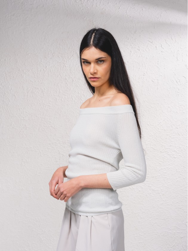 Camisola em lurex de ombros descobertos