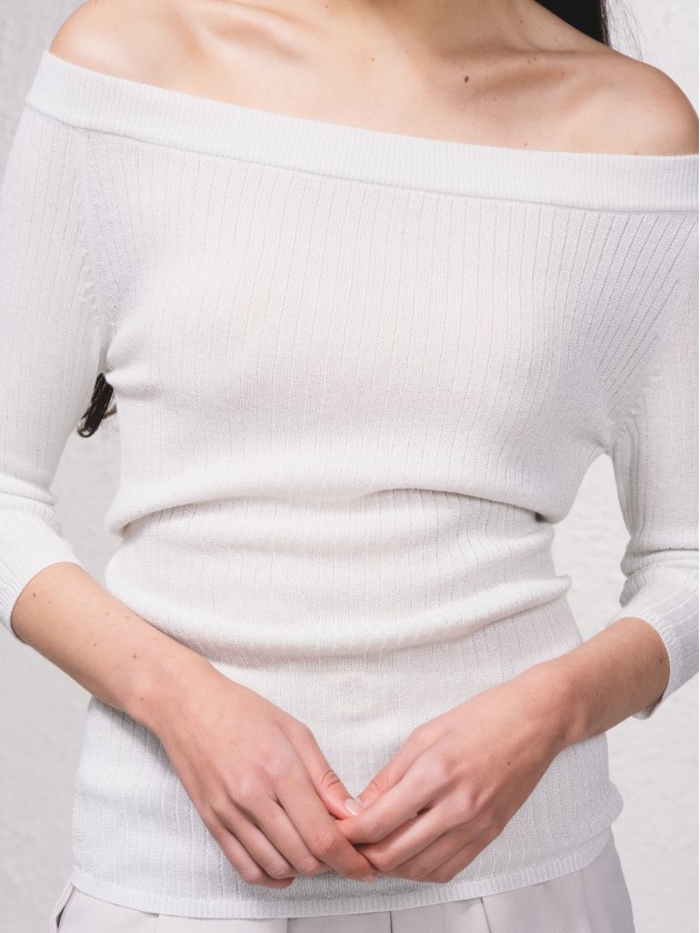 Camisola em lurex de ombros descobertos
