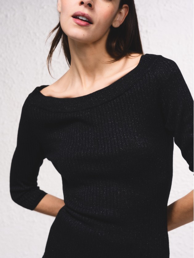 Camisola em lurex de ombros descobertos