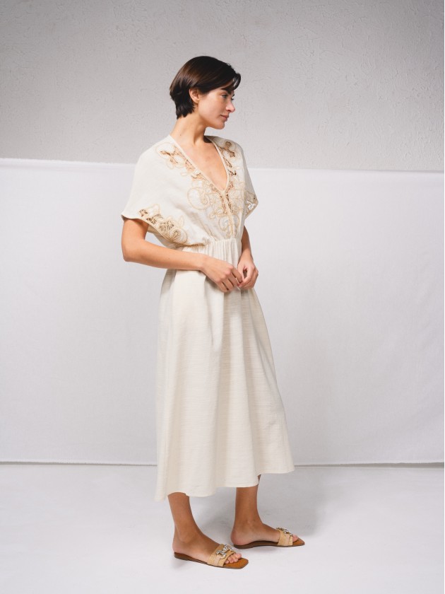 Robe avec dtails brods