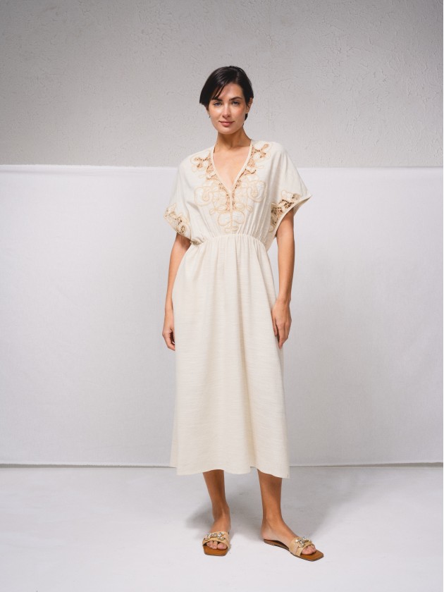 Robe avec dtails brods