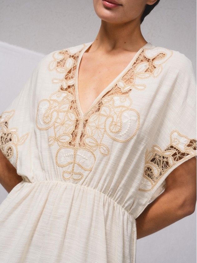 Robe avec dtails brods