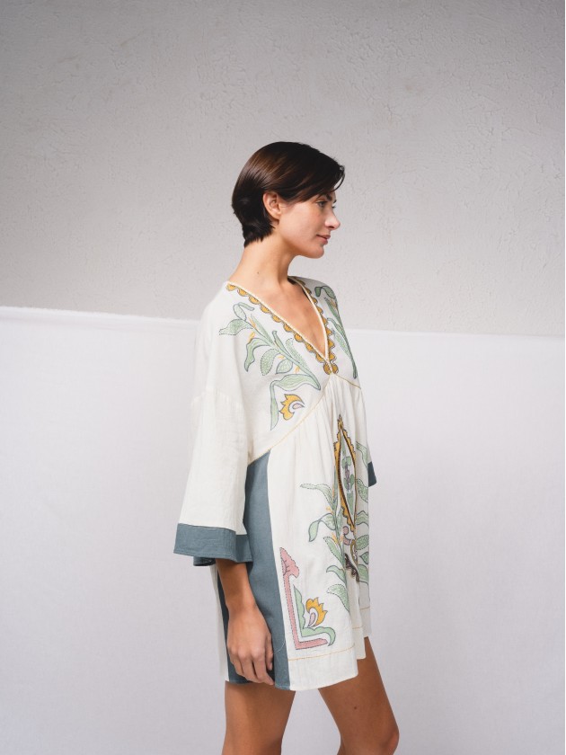 Robe courte avec broderie