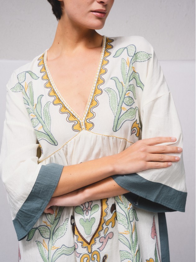Robe courte avec broderie