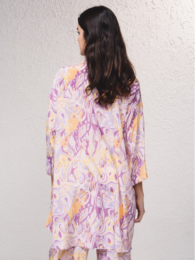 Vestido camiseiro acetinado com estampado