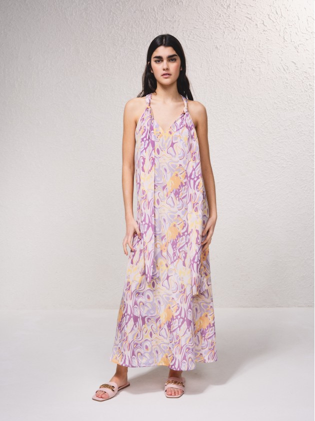 Vestido acetinado com decote em v