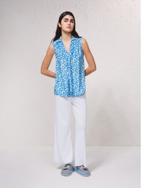 Blusa acetinada estampada