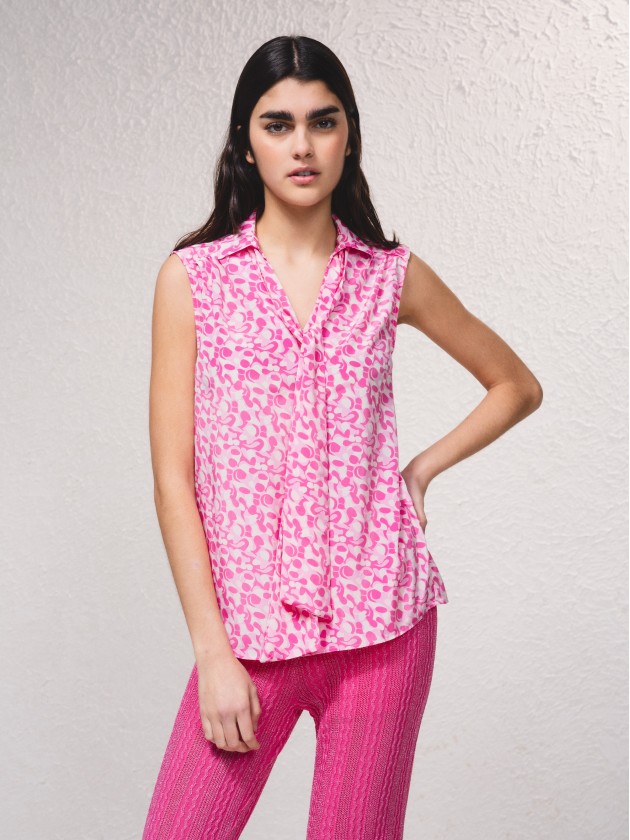 Blusa acetinada estampada