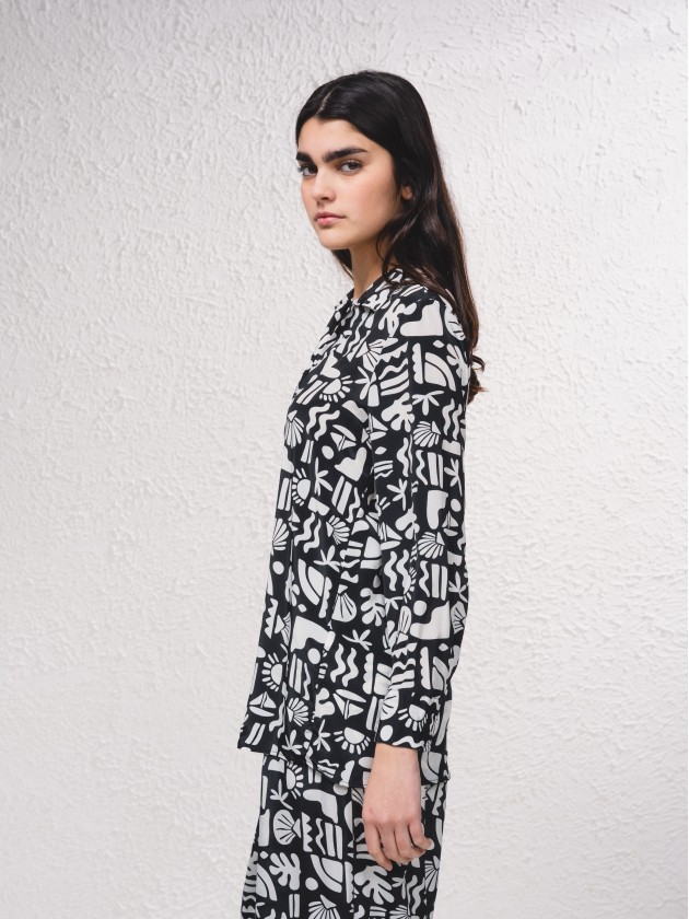 Blusa acetinada estampada