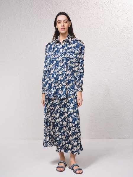 Blusa estampada acetinada