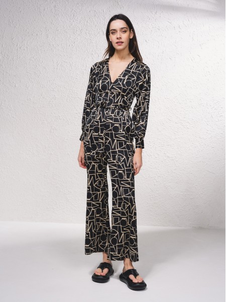 Macaco estampado com cinto