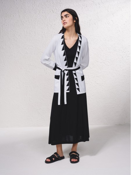 Knitted coat with belt