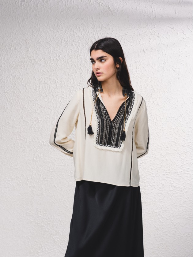 Blusa com detalhes