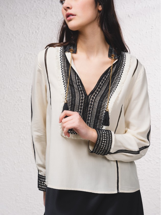 Blusa com detalhes