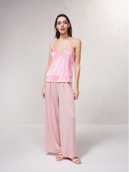 Top en satin avec dtails en dentelle