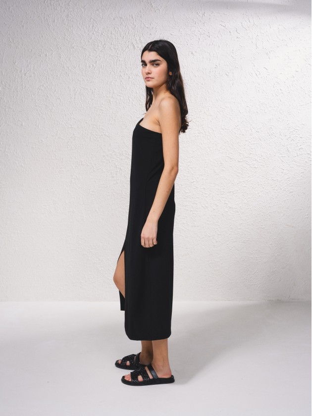 Vestido assimtrico com abertura
