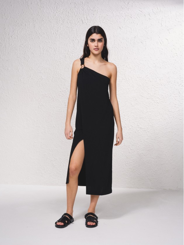 Vestido assimtrico com abertura