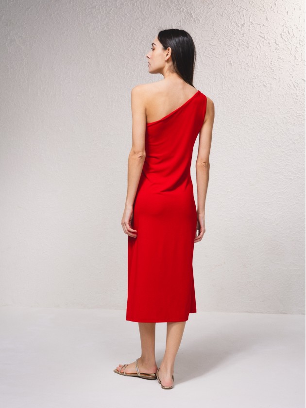 Vestido assimtrico com abertura