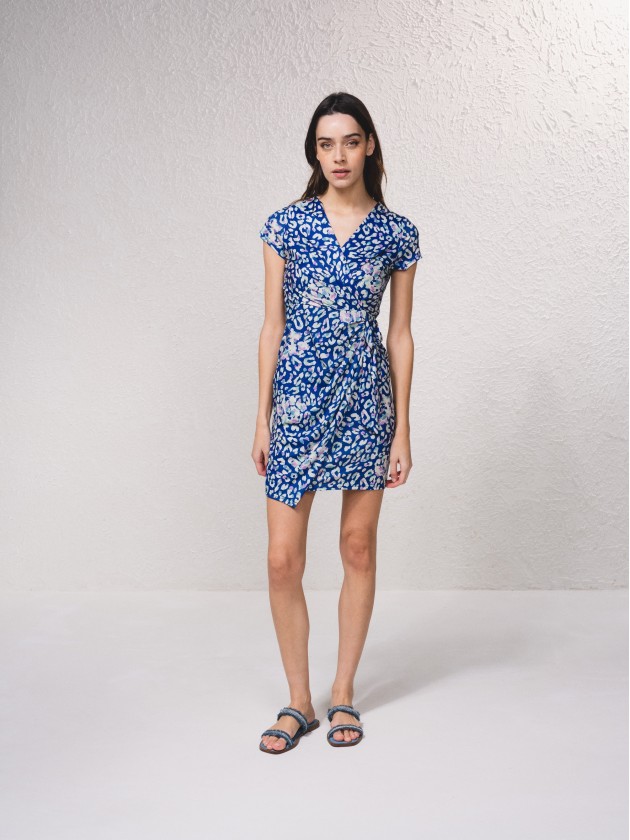 Vestido curto em malha fria estampado