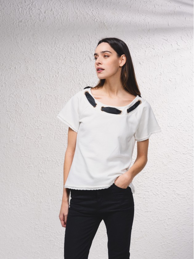 Camisola com abertura nas costas