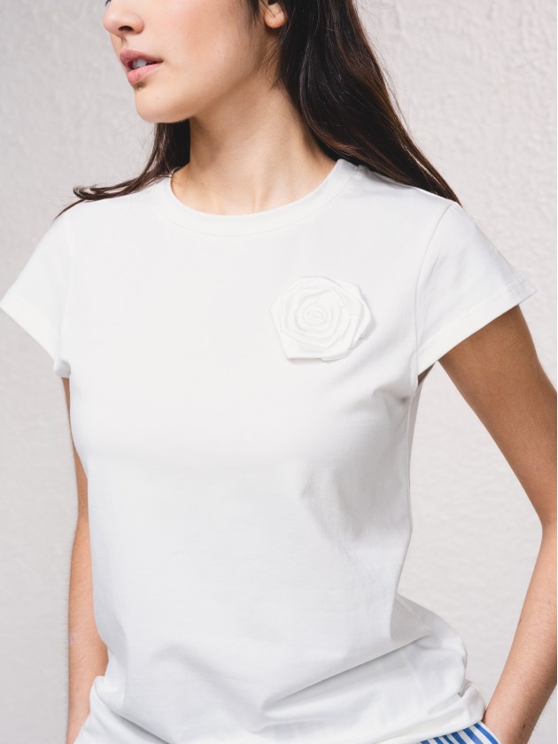 T-shirt avec application florale