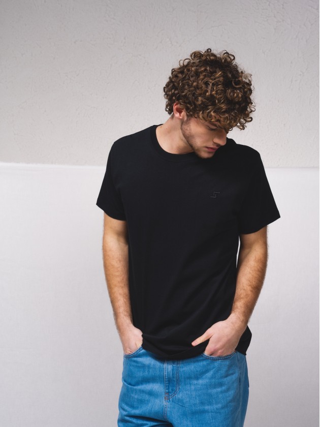 Short sleeve shirt