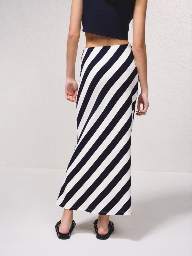 Saia midi com estampado riscas