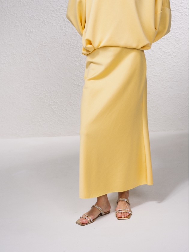 Saia midi com volume