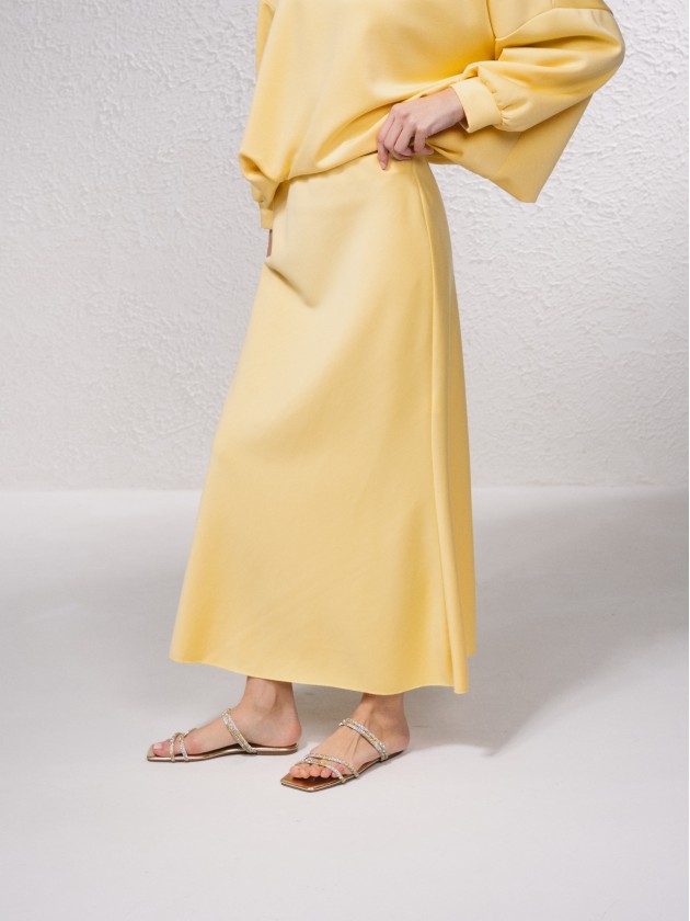 Saia midi com volume