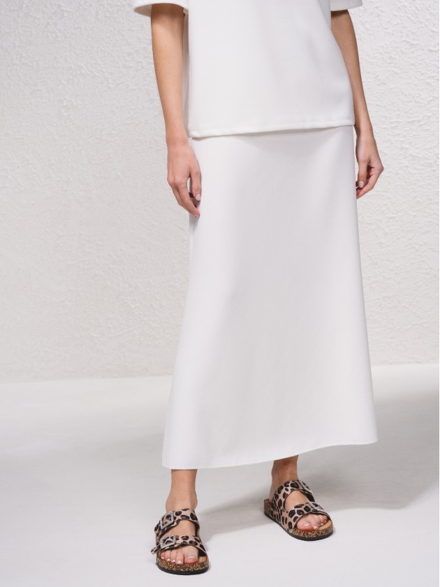 Saia midi com volume