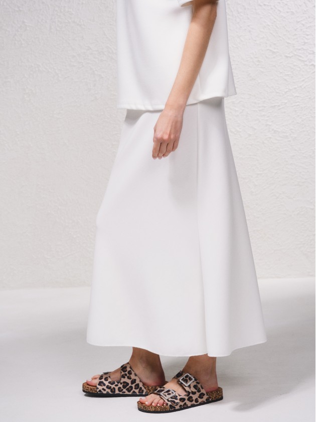 Saia midi com volume