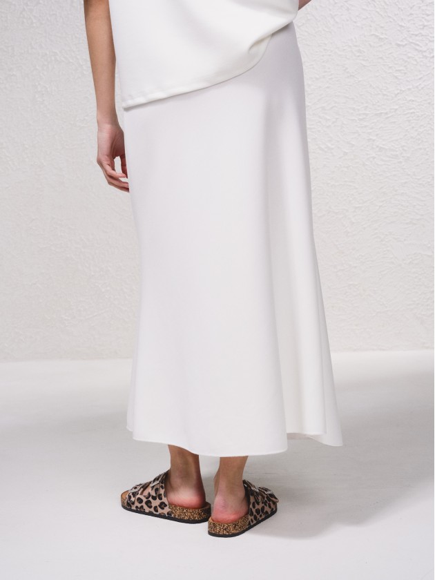 Saia midi com volume