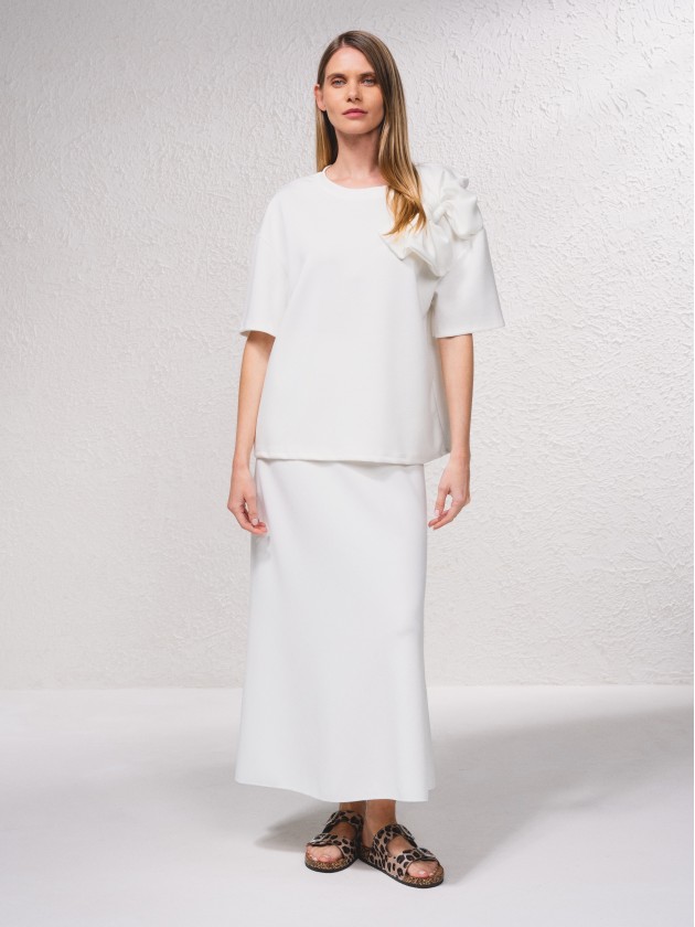 T-shirt oversize com aplicao lao