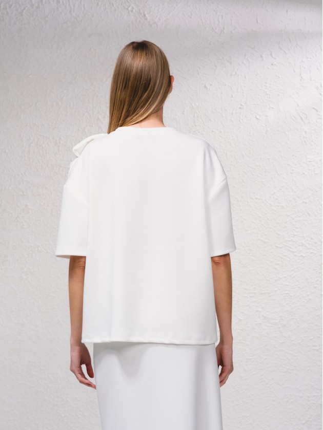 T-shirt oversize com aplicao lao