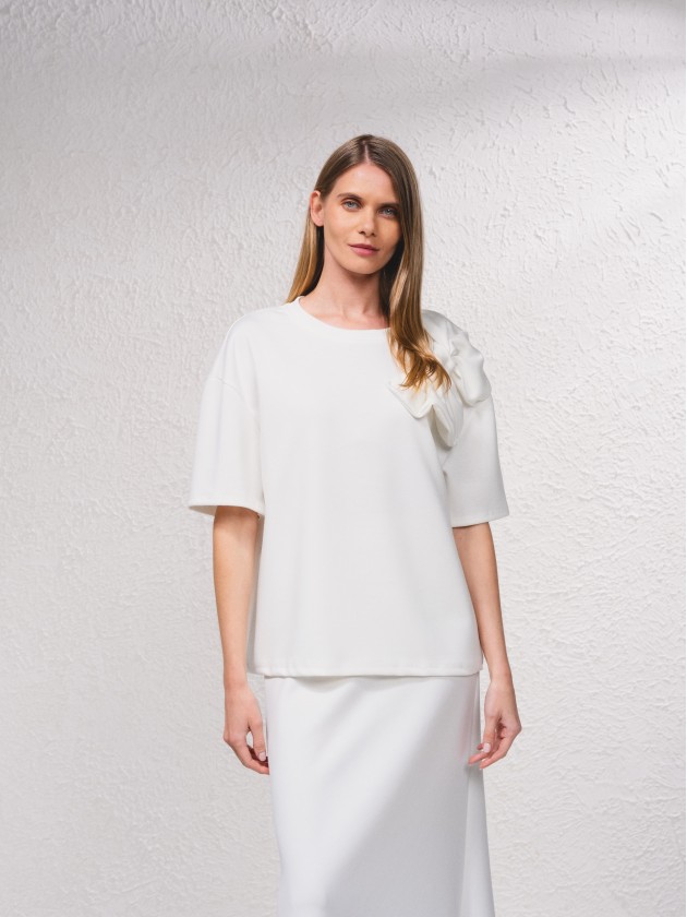 T-shirt oversize com aplicao lao